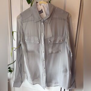 Equipment Femme Slim Signature Patch Pocket Silk Light Gray Button-Up Shirt